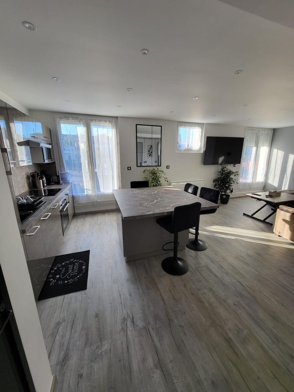 Seating area, Dining area