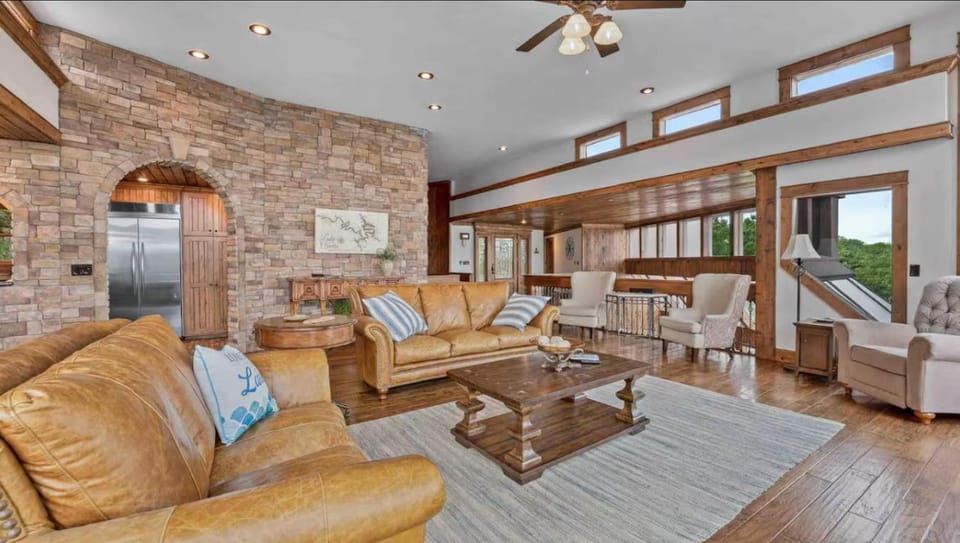 The Royal Chateau-5BED6BATHPoolHottub-20PP House in Lake of the Ozarks