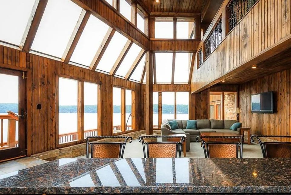 The Royal Chateau-5BED6BATHPoolHottub-20PP House in Lake of the Ozarks