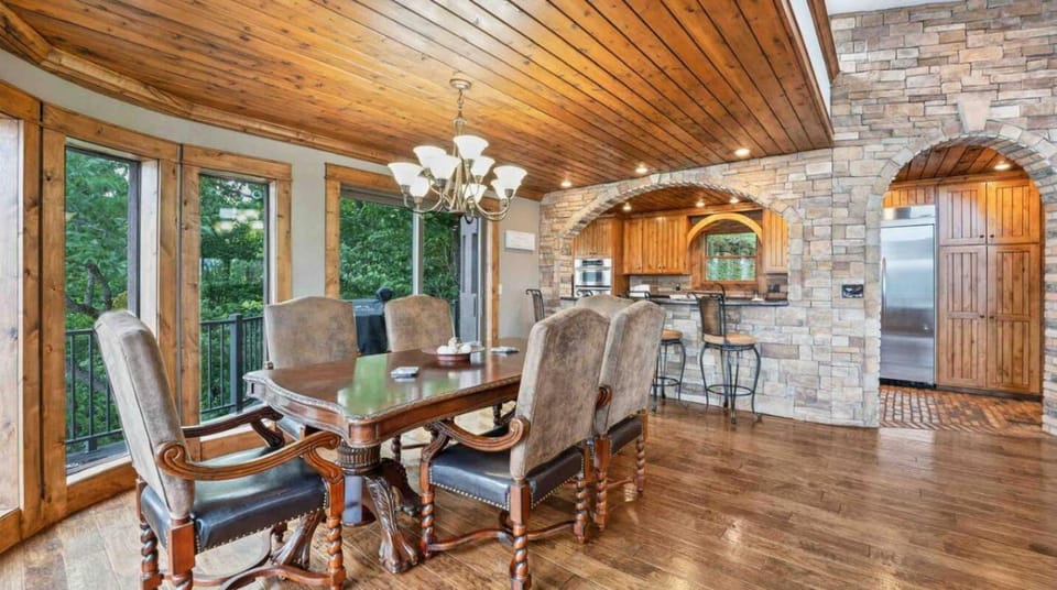 The Royal Chateau-5BED6BATHPoolHottub-20PP House in Lake of the Ozarks