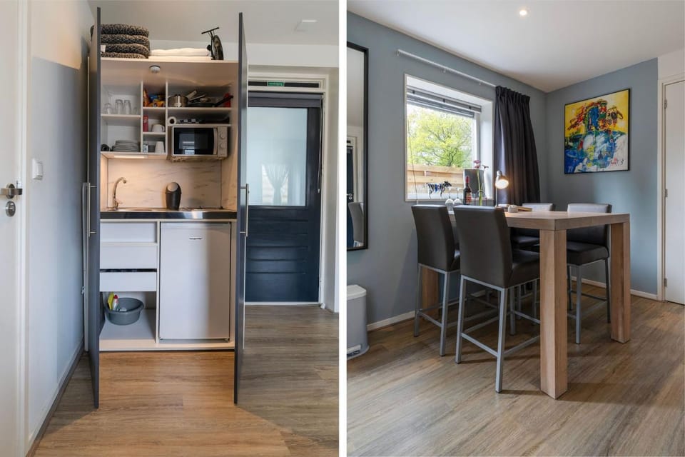 Kitchen or kitchenette, Seating area, microwave