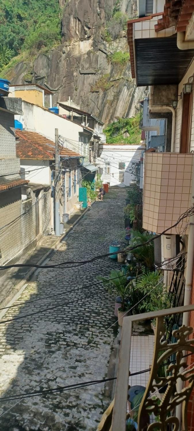 Casa em Vila fechada no Catete para até 06 pessoas House in Santa Teresa
