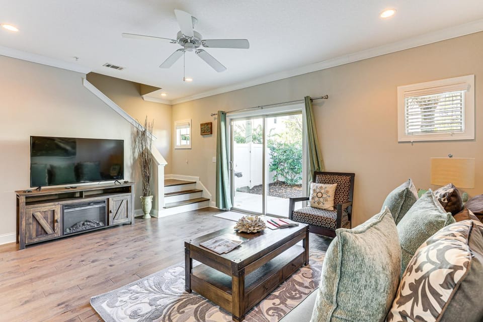 3 Mi to Pier Village: Dog-Friendly St Simons Home! House in Saint Simons Island