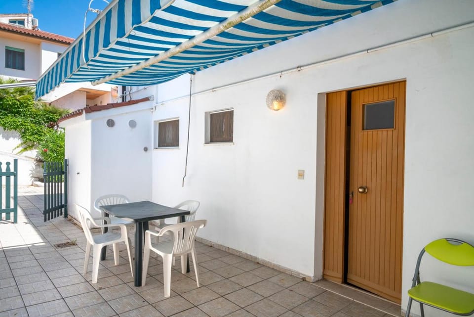 M377 - Marcelli, bilocale con corte esterna e posto auto Apartment in Marcelli