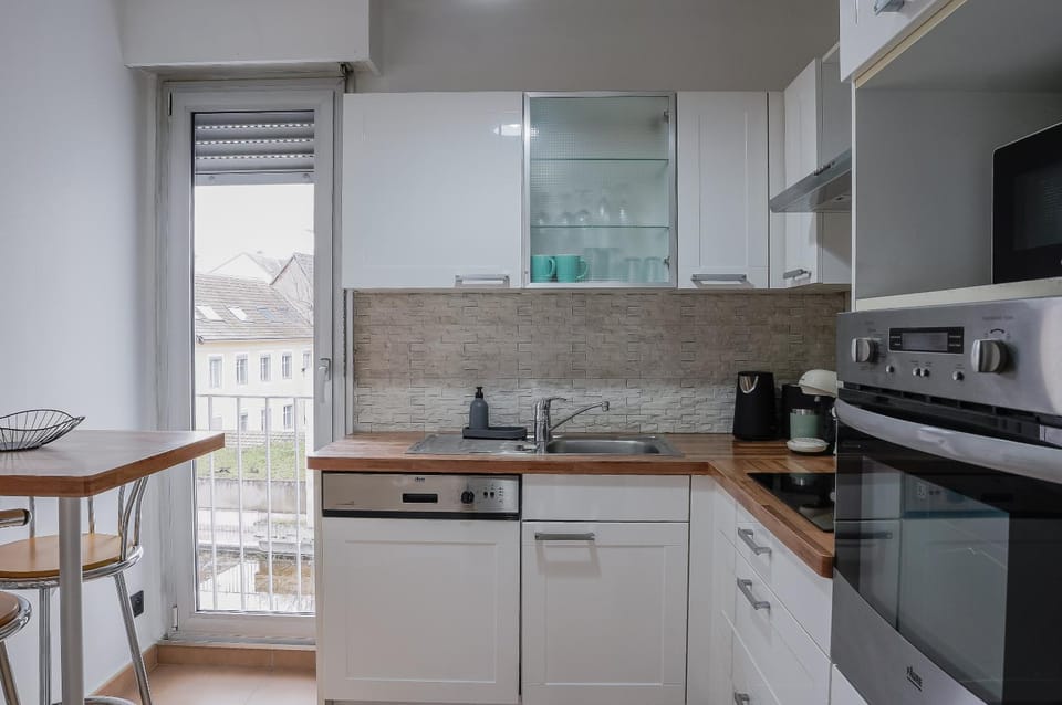 Kitchen or kitchenette, oven