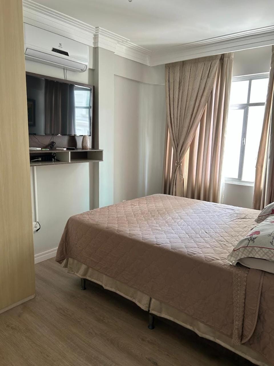 RESIDENCIAL MARLENE rua 2000 - CENTRO - BALNEARIO CAMBORIU Apartment in Camboriú