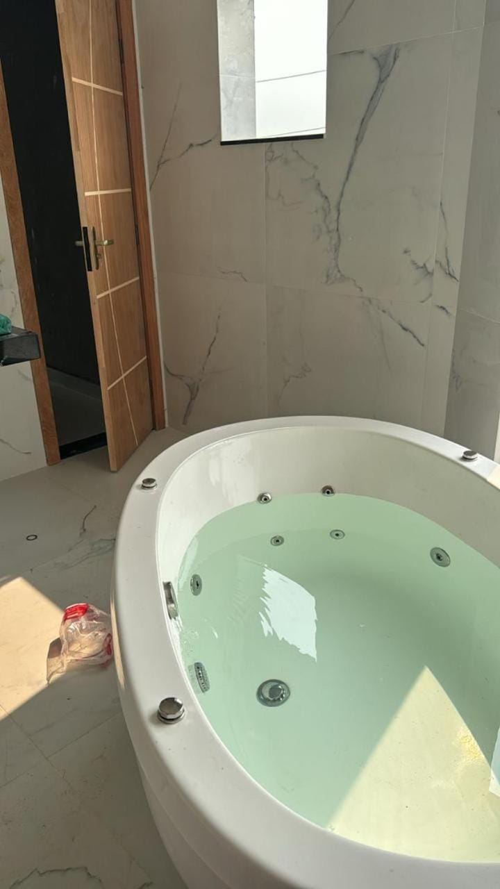 Hot Tub, Bath