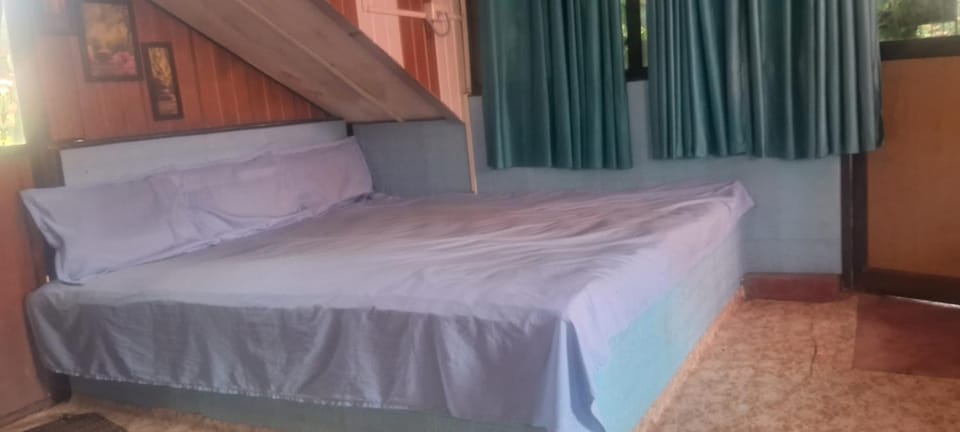 Shree MAHAGANAPATI ROOMS 6 bed room only for gents Bed and Breakfast in Karnataka