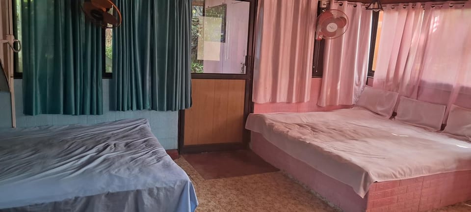 Shree MAHAGANAPATI ROOMS 6 bed room only for gents Bed and Breakfast in Karnataka