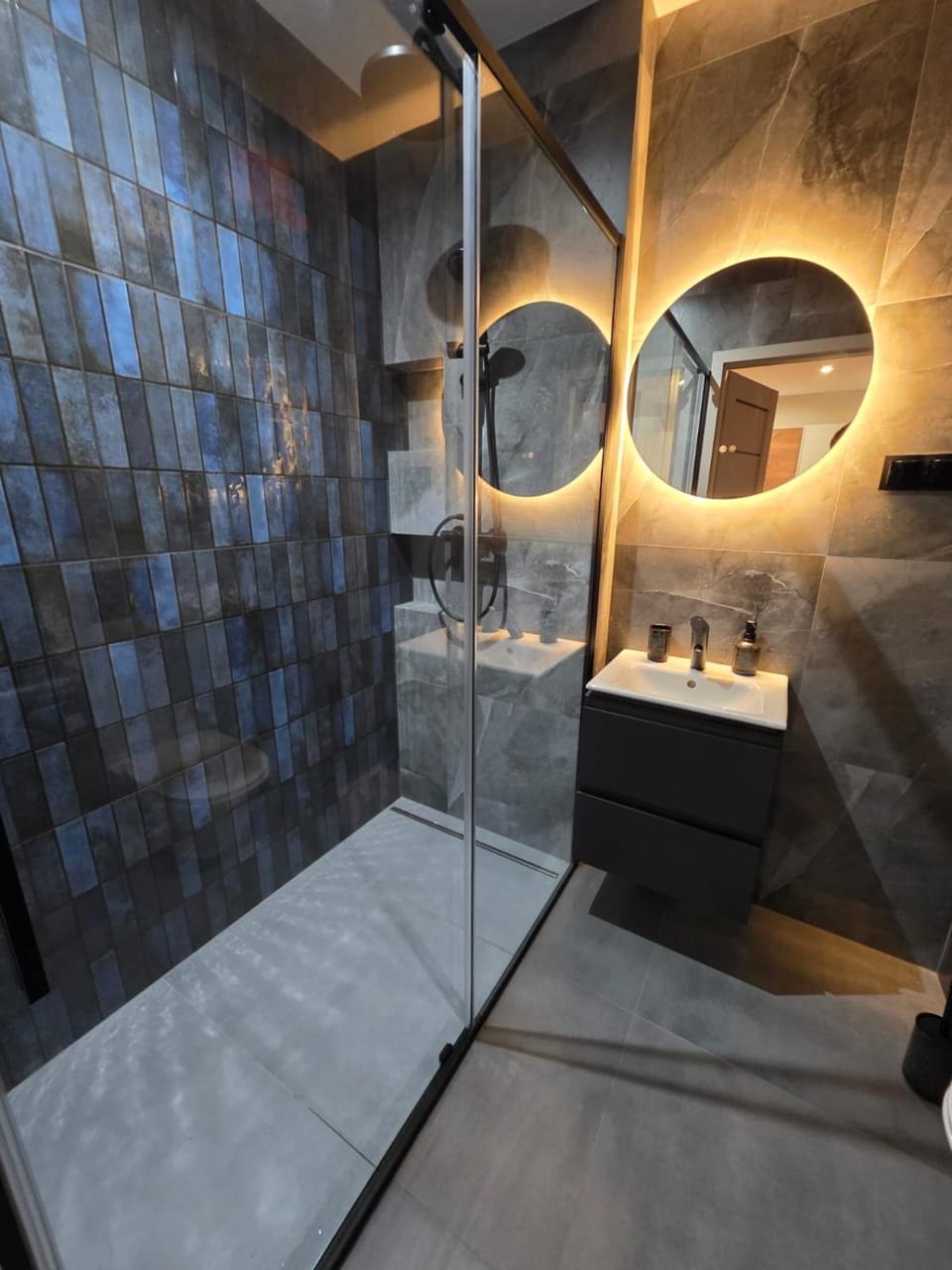 Shower, Bathroom, towels