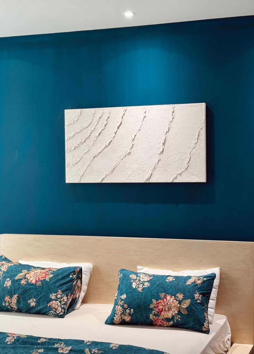 Bed, Photo of the whole room, Decorative detail