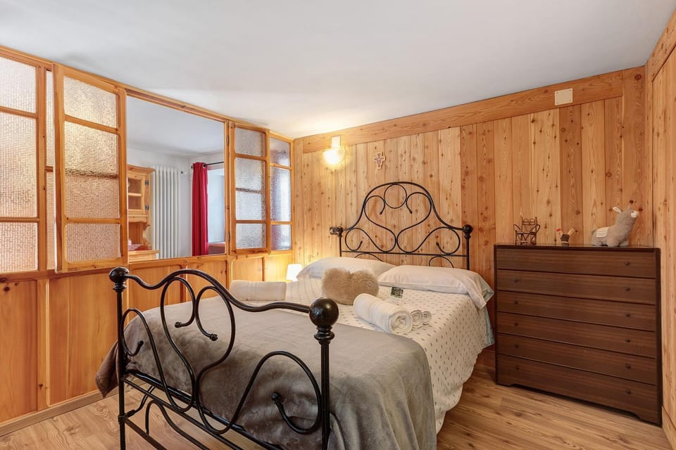 Petit Logement Cerise L'écrin d'Ari Apartment in Aosta Valley, Italy