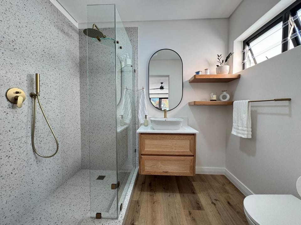 Shower, Bathroom, towels