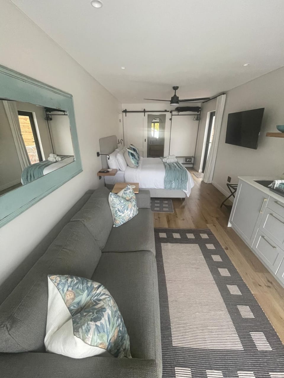 The Beach Pod - Luxe Stay 700m to the Sea Apartment in Plettenberg Bay