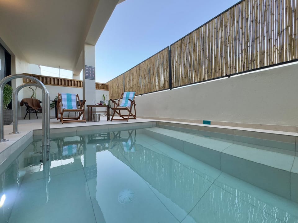 Pool view, Swimming pool, sunbed
