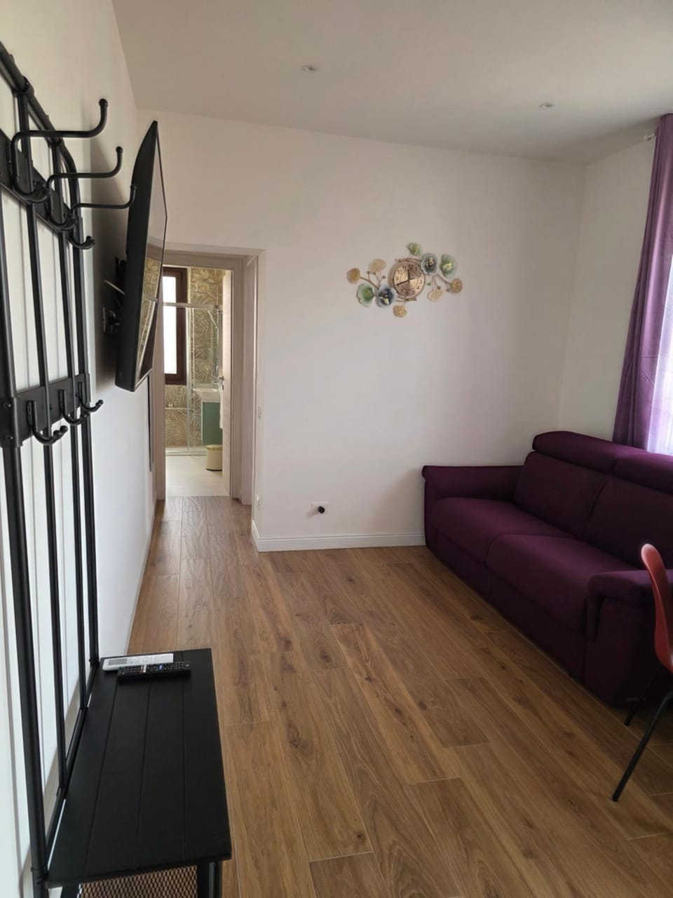 TV and multimedia, Living room, Seating area, Dining area