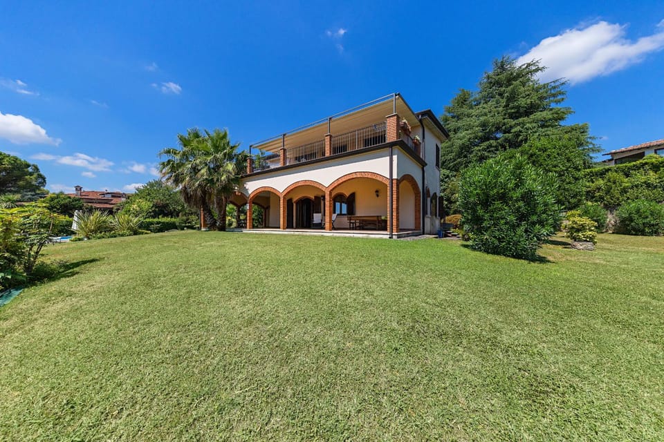 Property building, Facade/entrance, Off site