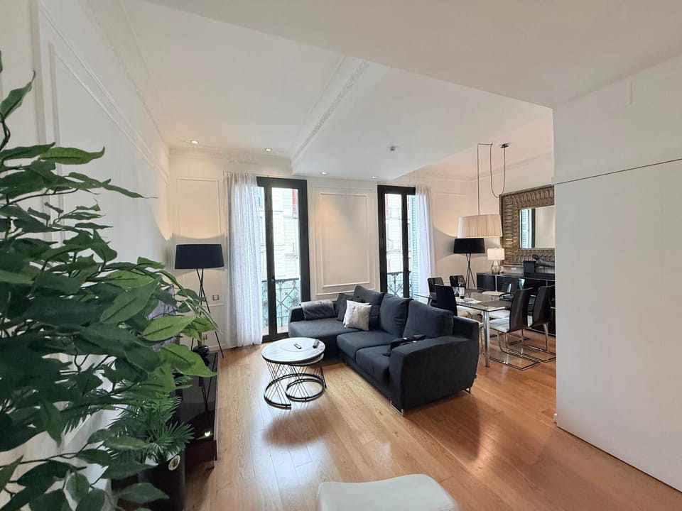 Communal lounge/ TV room, TV and multimedia, Living room, Dining area