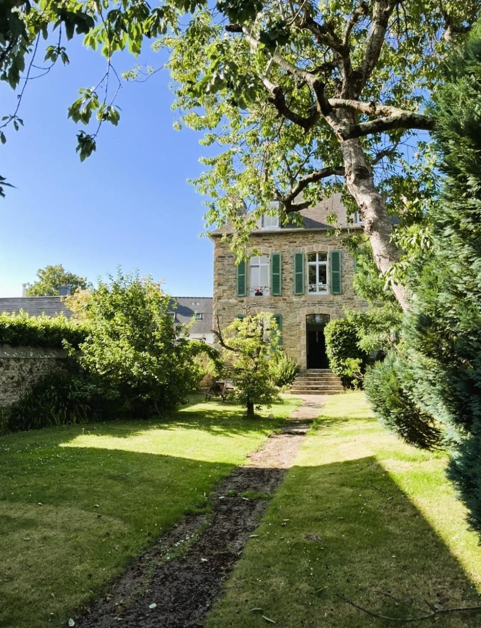 Property building, Facade/entrance, Spring, Garden, Garden, Garden view