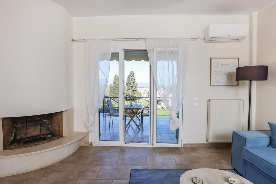 TV and multimedia, Living room, Seating area, Dining area, air conditioner
