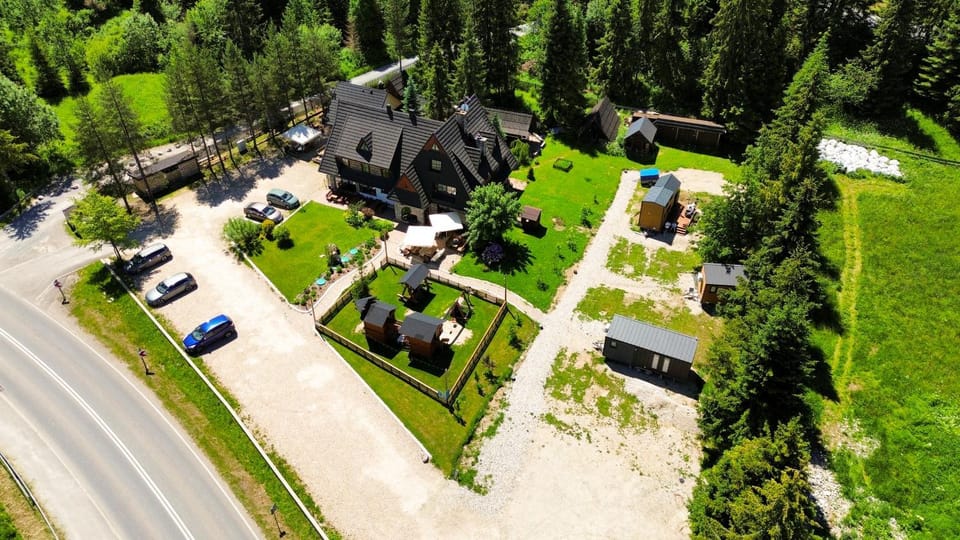 Zajazd Józef Domki przy szlaku do Doliny Chochołowskiej i Lejowej, 850m od Doliny Kościeliskiej House in Lesser Poland Voivodeship