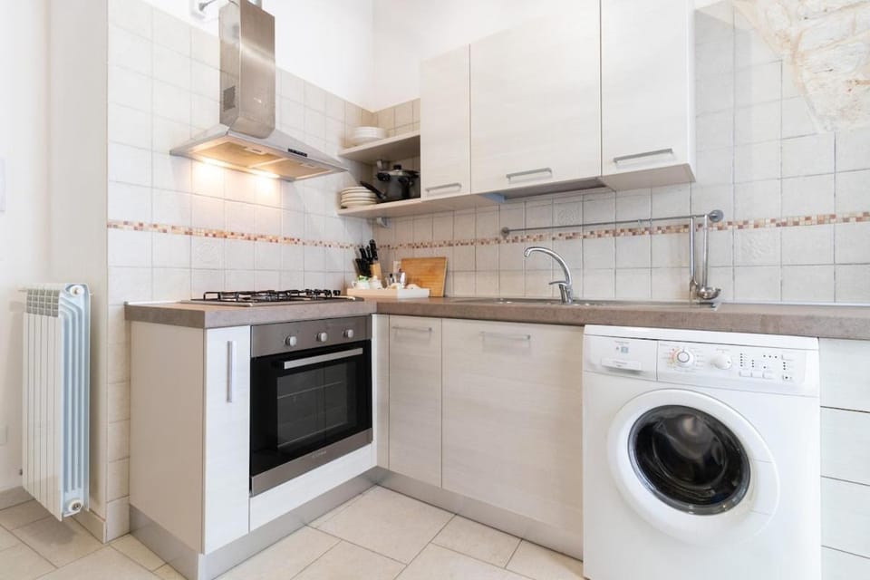 Kitchen or kitchenette, washing machine