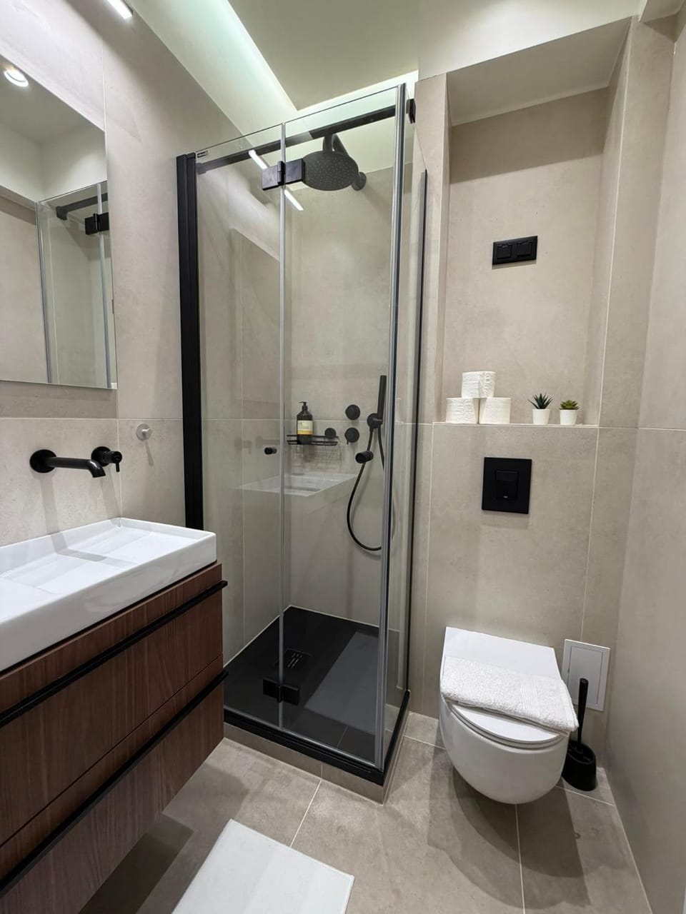 Shower, Toilet, Bathroom