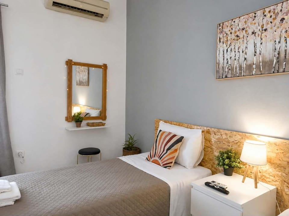 Bed, Bedroom, towels, air conditioner