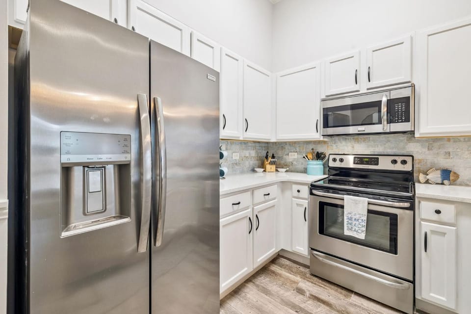 Kitchen or kitchenette, kitchen