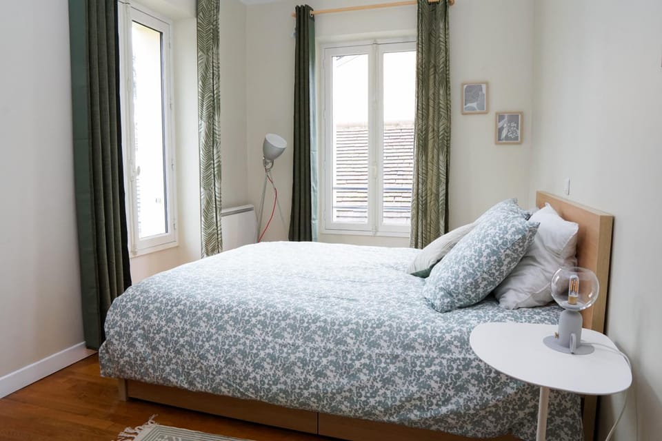 Bed, Photo of the whole room, Bedroom