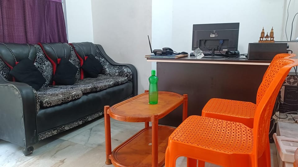 BYAPARI PALACE GUEST HOUSe Bed and Breakfast in Kolkata