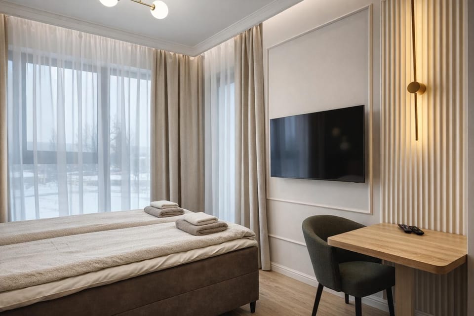 Bed, TV and multimedia, Photo of the whole room