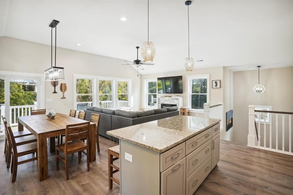 Dog Daze of Summer Pool and Dog Friendly Soundside House in Corolla