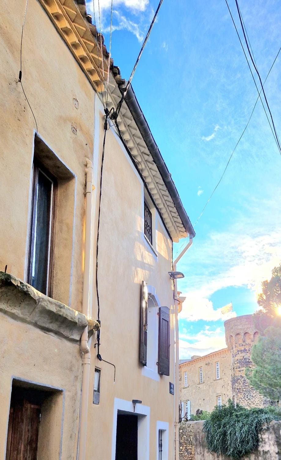 Facade/entrance