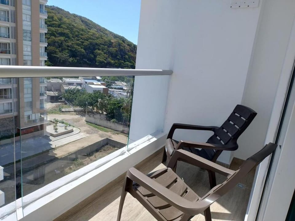 Modern Apartment Steps from the Sea - 703 Apartment in Gaira