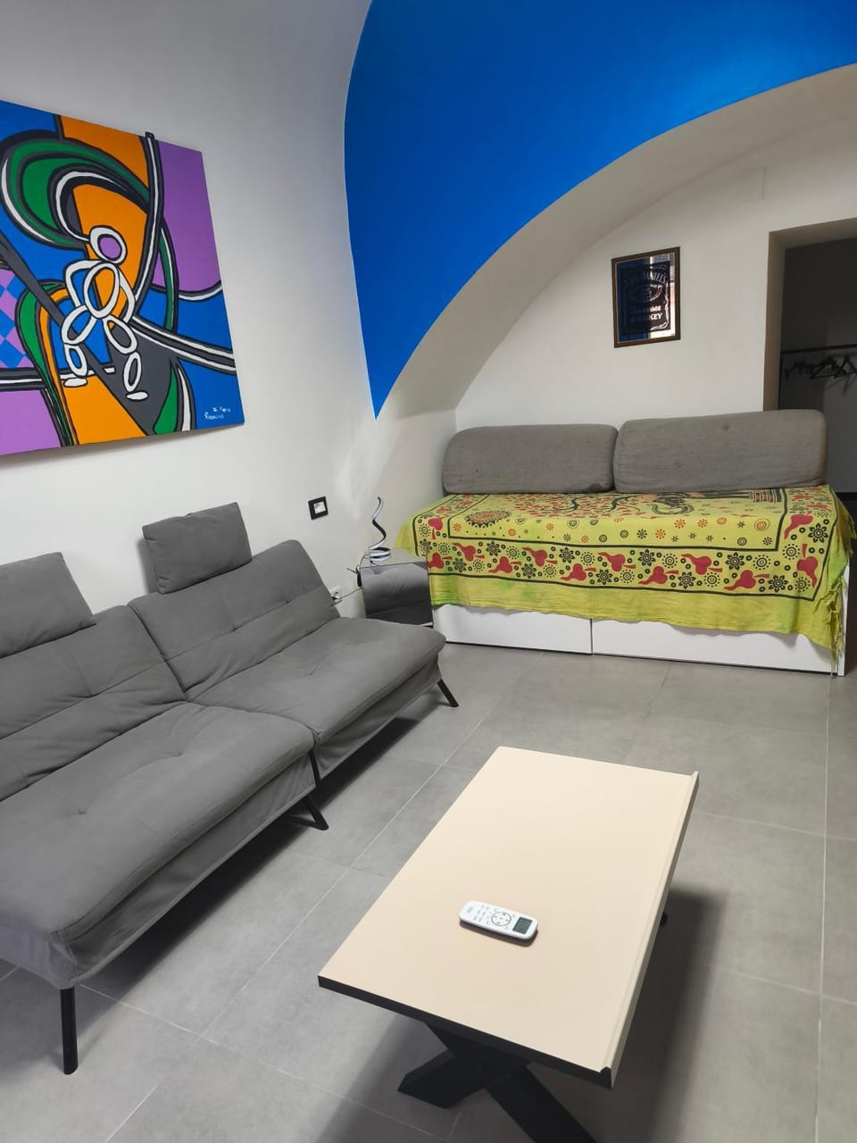 Bed, Living room