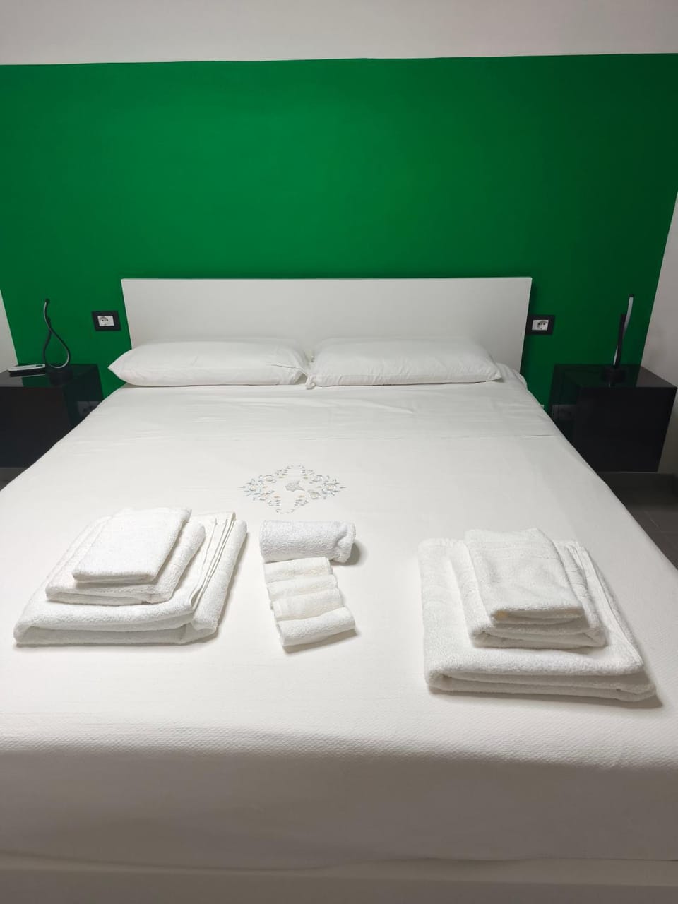 Bed, Bedroom, towels, wardrobe