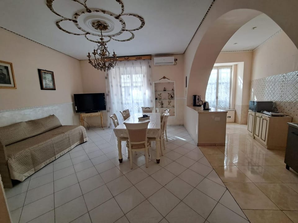 Bed, TV and multimedia, Kitchen or kitchenette, Living room