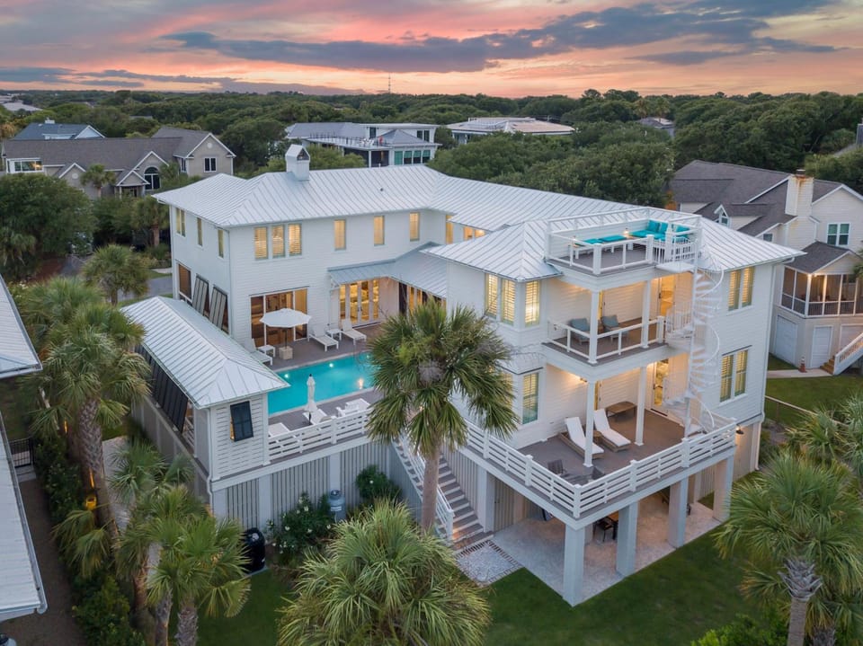 Brand New Luxury 6 bedrooms, 7.5 bathrooms, pool, spa, elevator, ocean views House in Isle of Palms