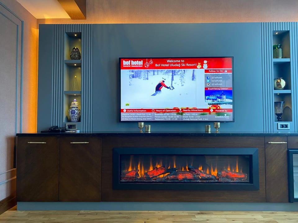 Communal lounge/ TV room, flat iron