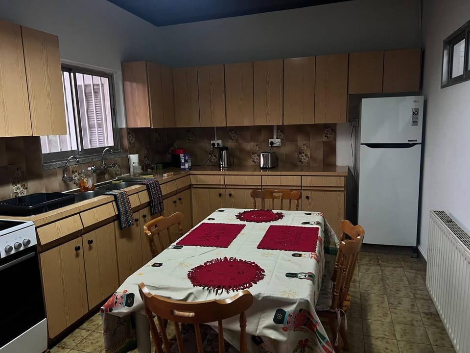 Dining area, kitchen