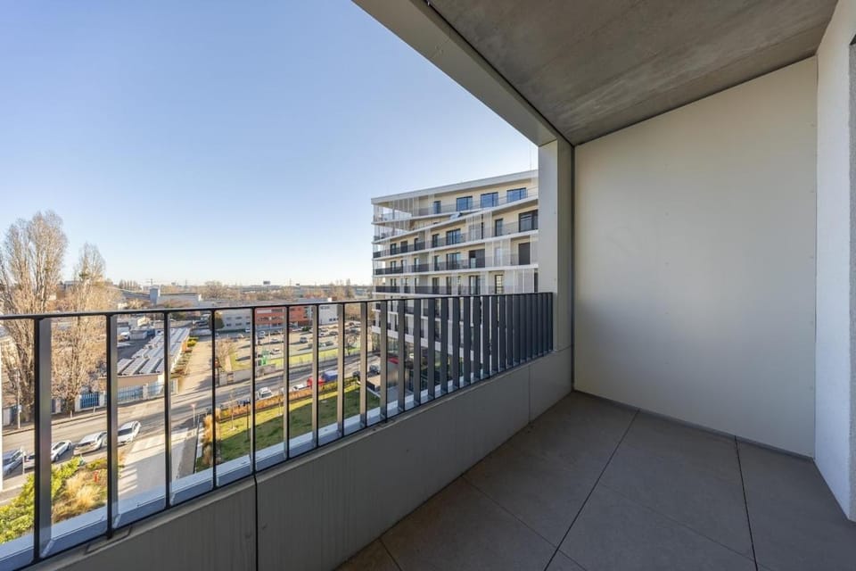 Property building, Day, View (from property/room), Balcony/Terrace