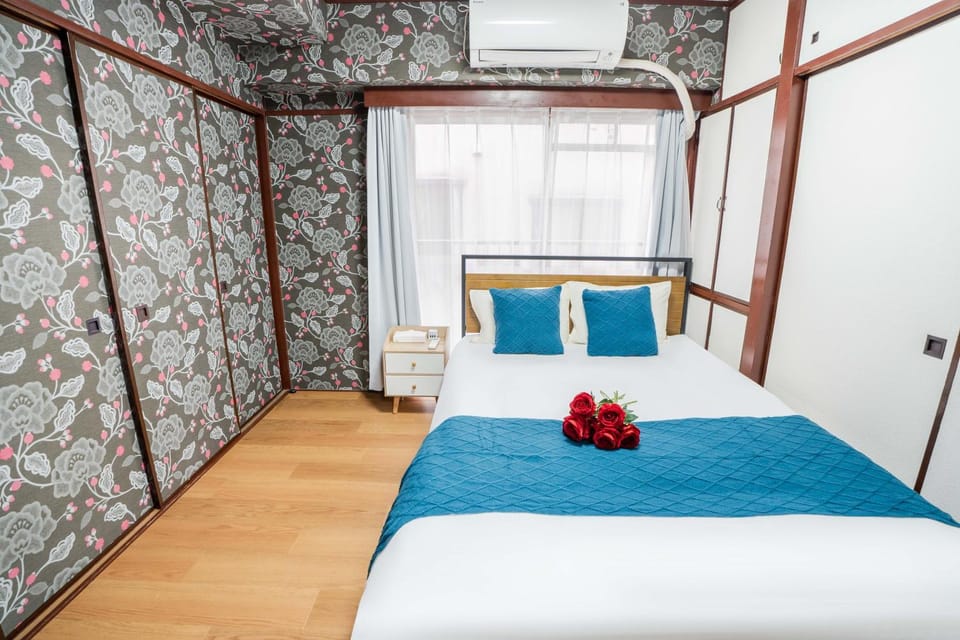 Bed, Photo of the whole room, Bedroom, wardrobe, air conditioner