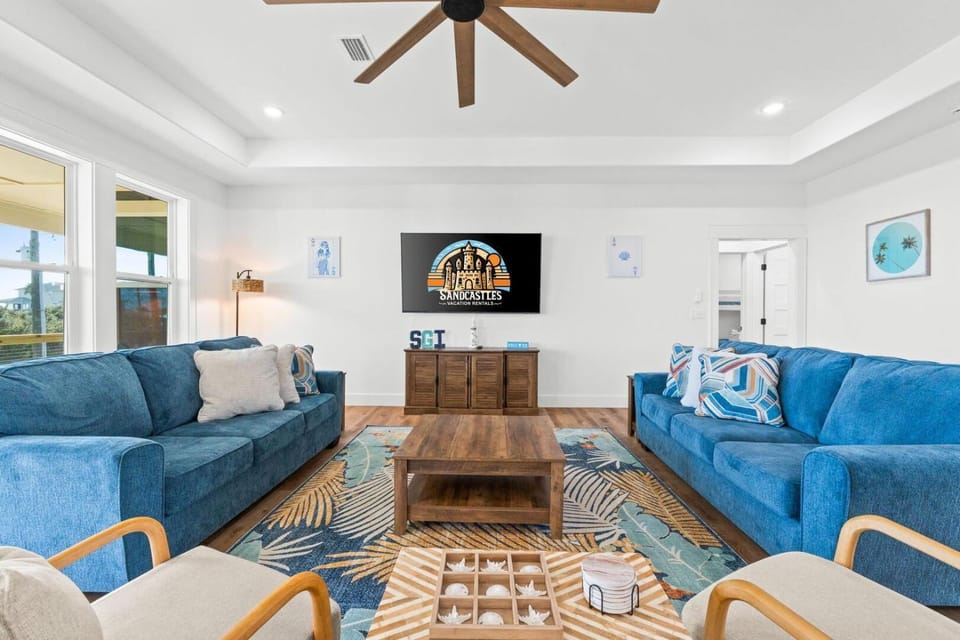 House of Cards-New Construction-Private Pool-Hot Tub House in Saint George Island