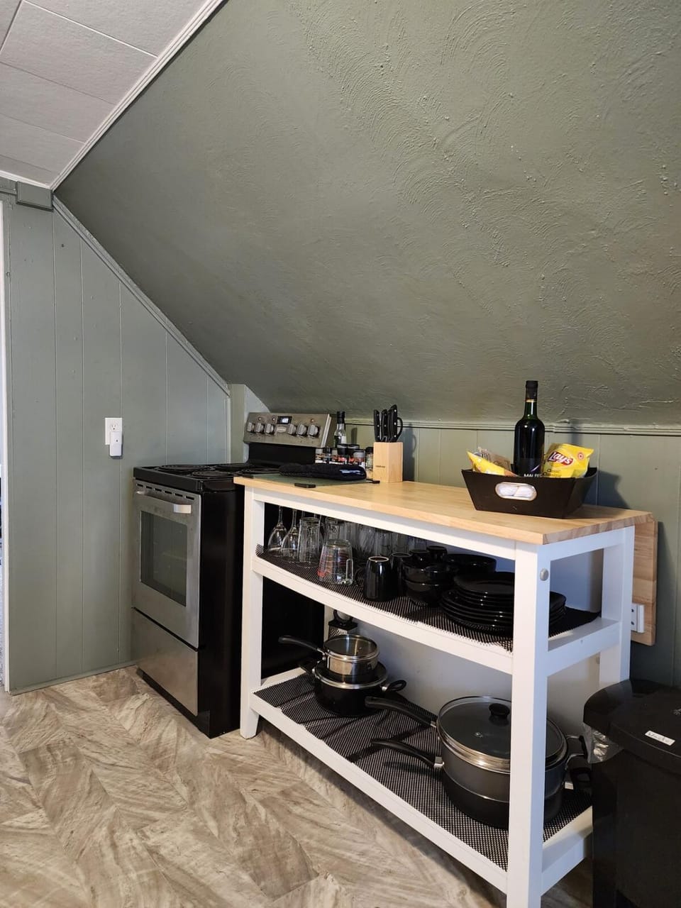 Kitchen or kitchenette, stove