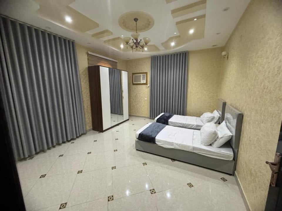 Bed, Living room, Photo of the whole room, Seating area, Bedroom, wardrobe