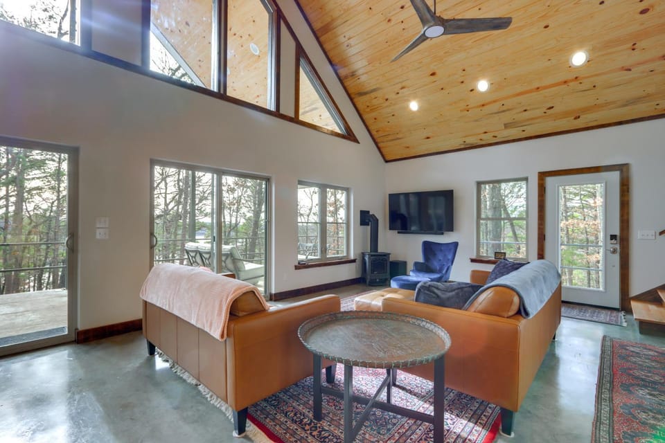 Epic Lake Views! 'The Ridge' Eureka Springs Home House in Beaver Lake