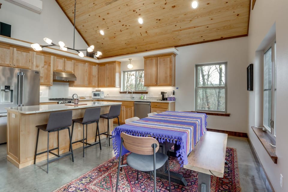 Epic Lake Views! 'The Ridge' Eureka Springs Home House in Beaver Lake