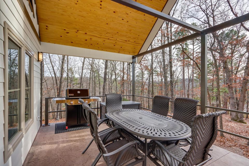 Epic Lake Views! 'The Ridge' Eureka Springs Home House in Beaver Lake