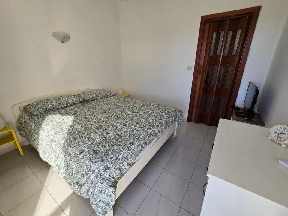 Bed, TV and multimedia, Photo of the whole room, Bedroom, wardrobe